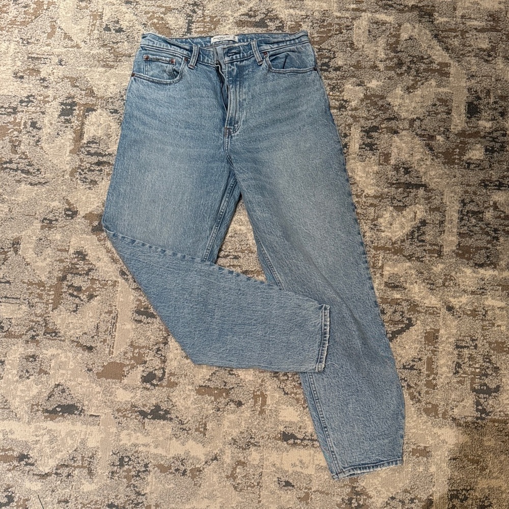 Abercrombie the 80s mom high rise Denim Jeans